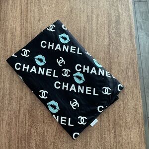 NIB bamboo CHANEL printed baby blanket with minky dot back